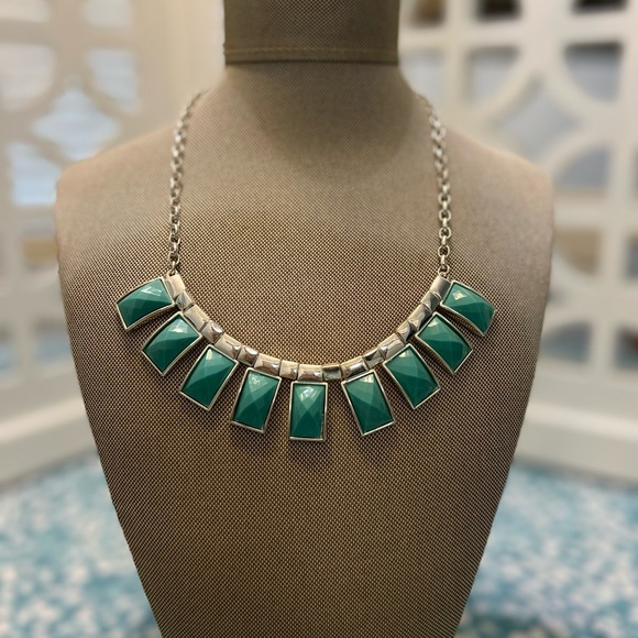 Liz Claiborne statement necklace - Picture 1 of 3